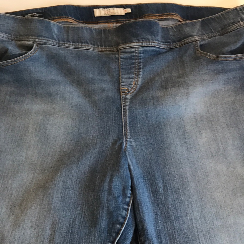 Torrid 5 R denim Lean Jean - Picture 12 of 16